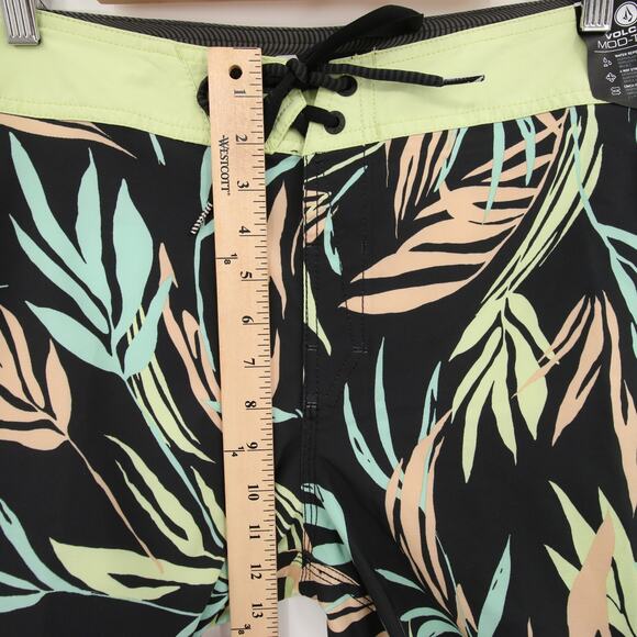 Volcom Swim Trunks Boardshorts Gray Palm Leaf Print 4 Way Stretch Size 31 NWT - Picture 6 of 11